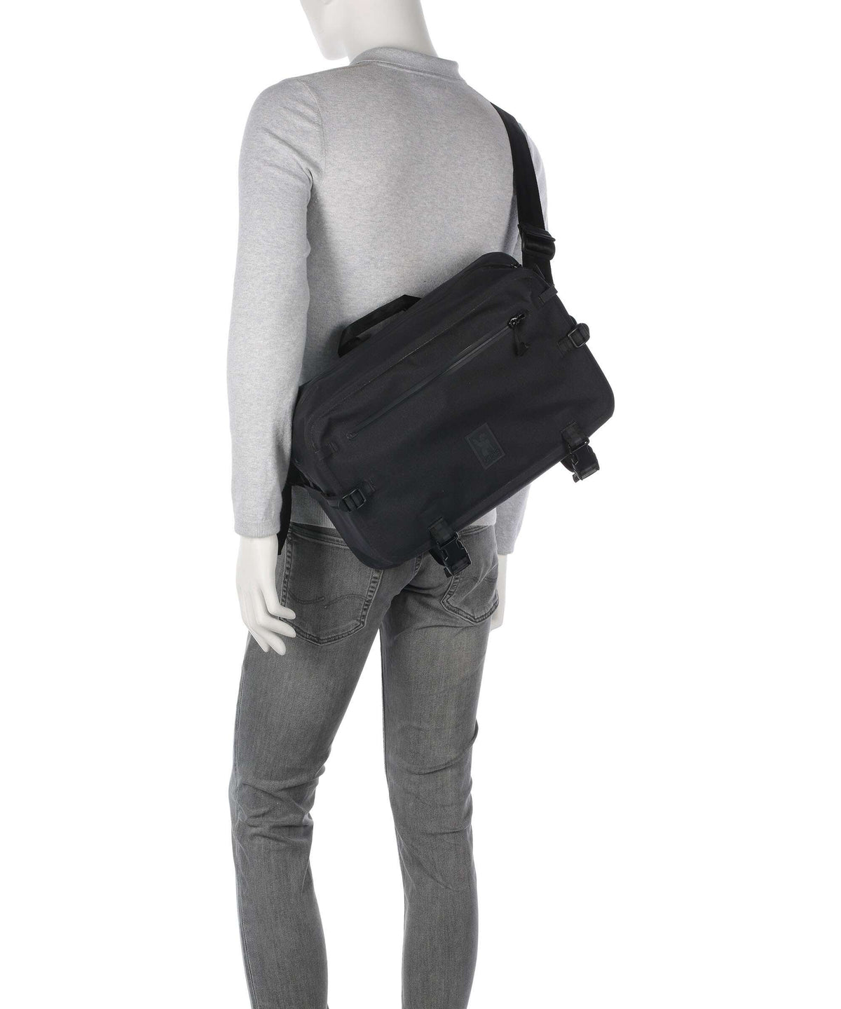 Chrome Kadet Max WP Messenger bag black