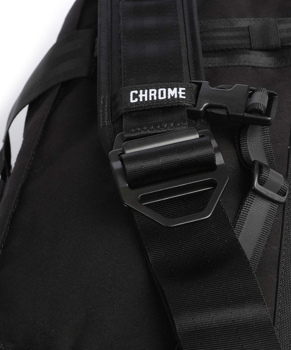 Chrome Barrage 32L Travel bag black
