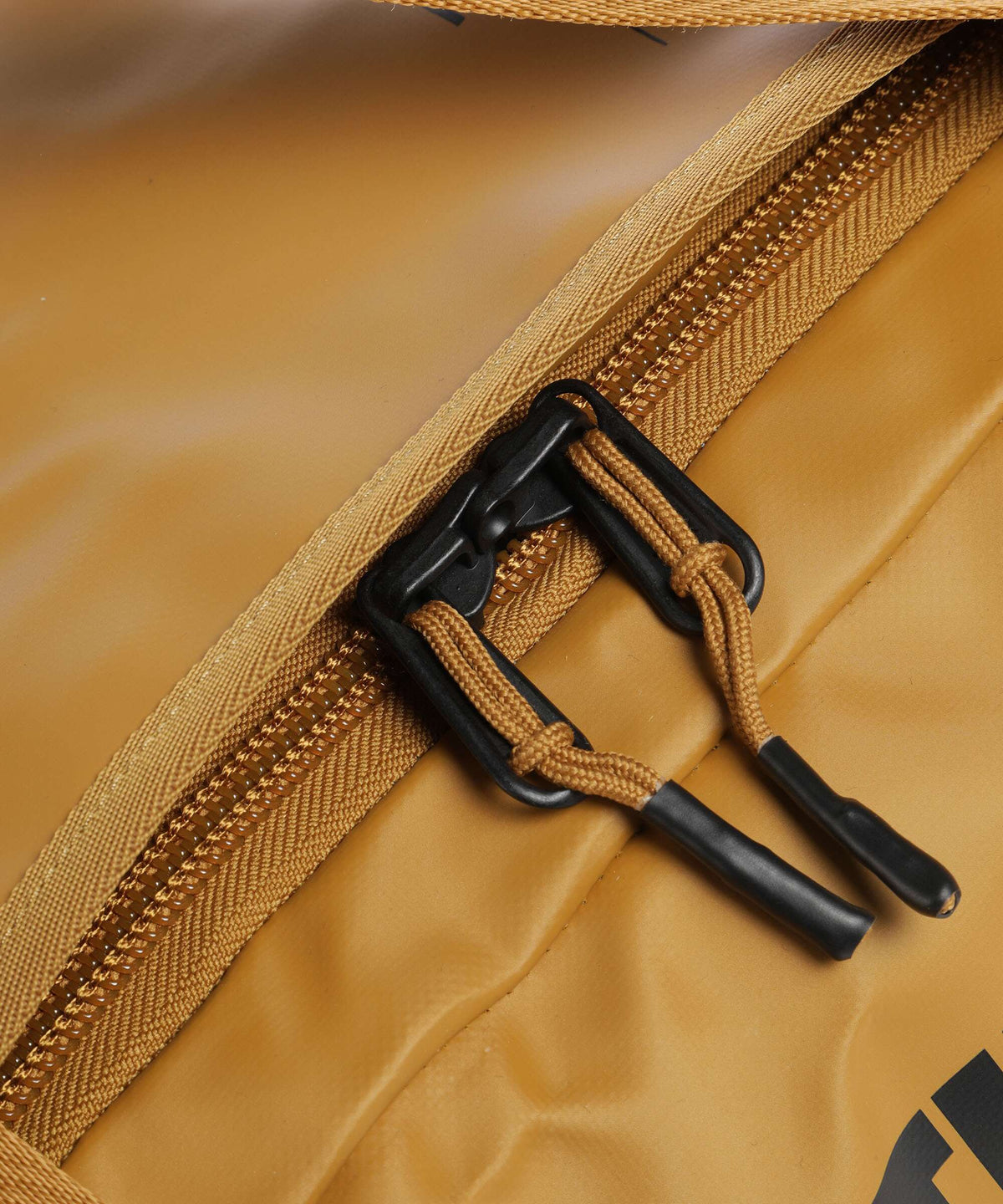 Thule Chasm 40 Weekend bag golden