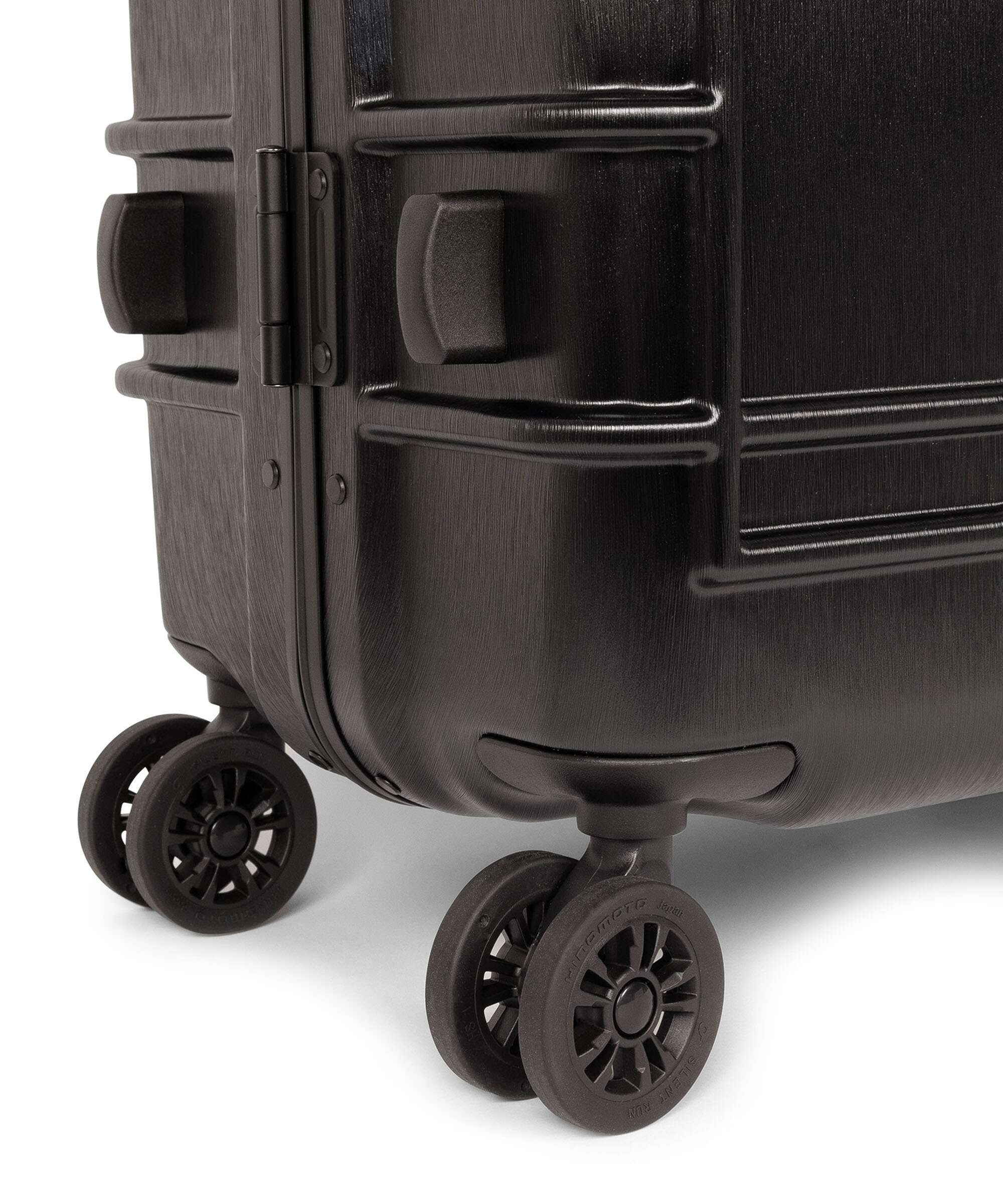 Eastpak Resist'R Case Spinner (4 wheels) brushed black