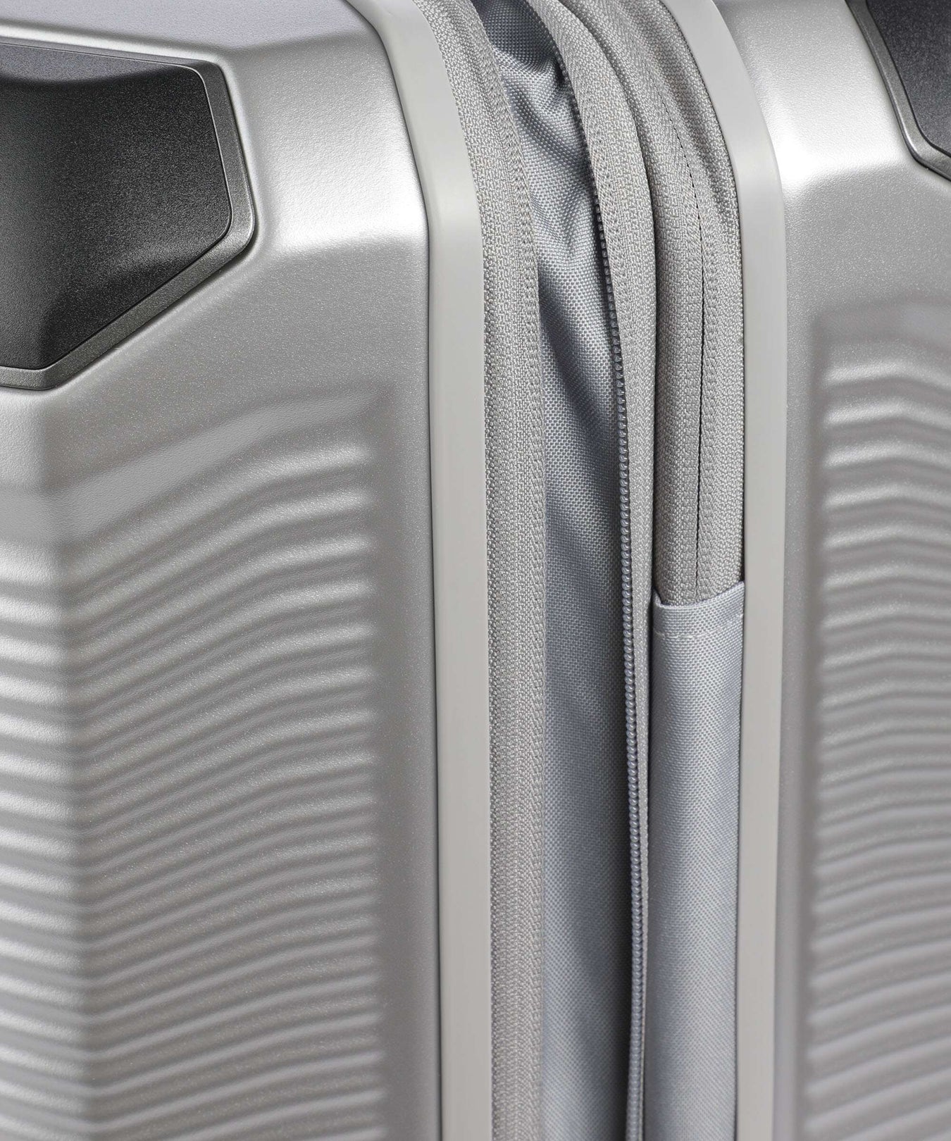 Travelite Millenium Suitcase set (4 wheels) silver