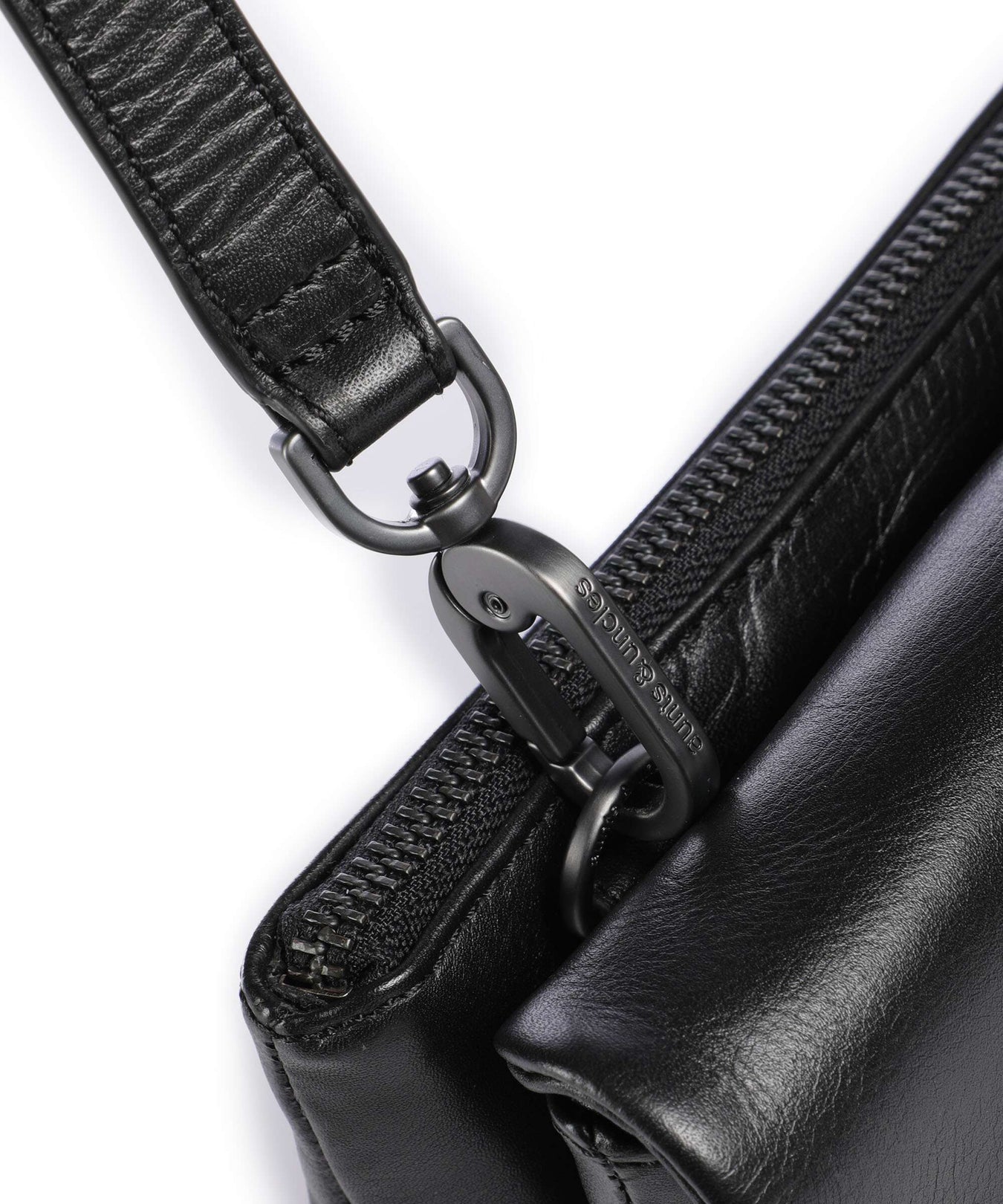 Aunts & Uncles Jamie's Orchard Pepino Crossbody bag jet black