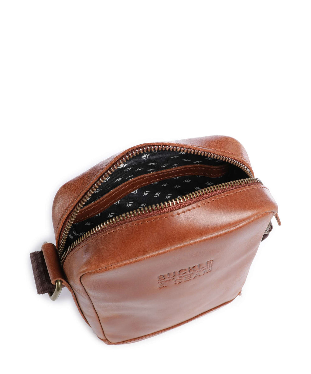 Buckle & Seam Crazy Horse Runner Crossbody bag cognac