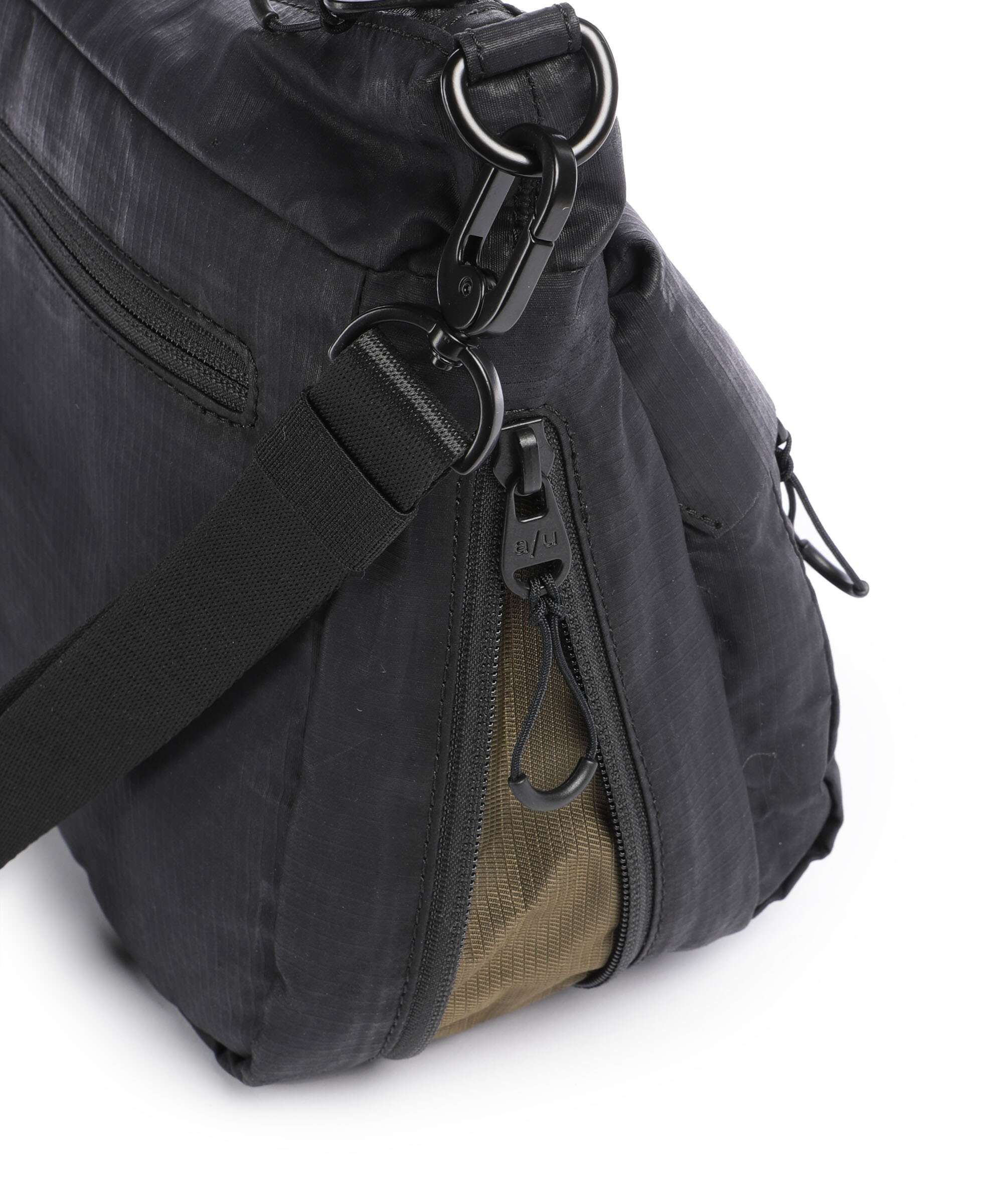 Aunts & Uncles Japan RE lite Nanuki Crossbody bag black