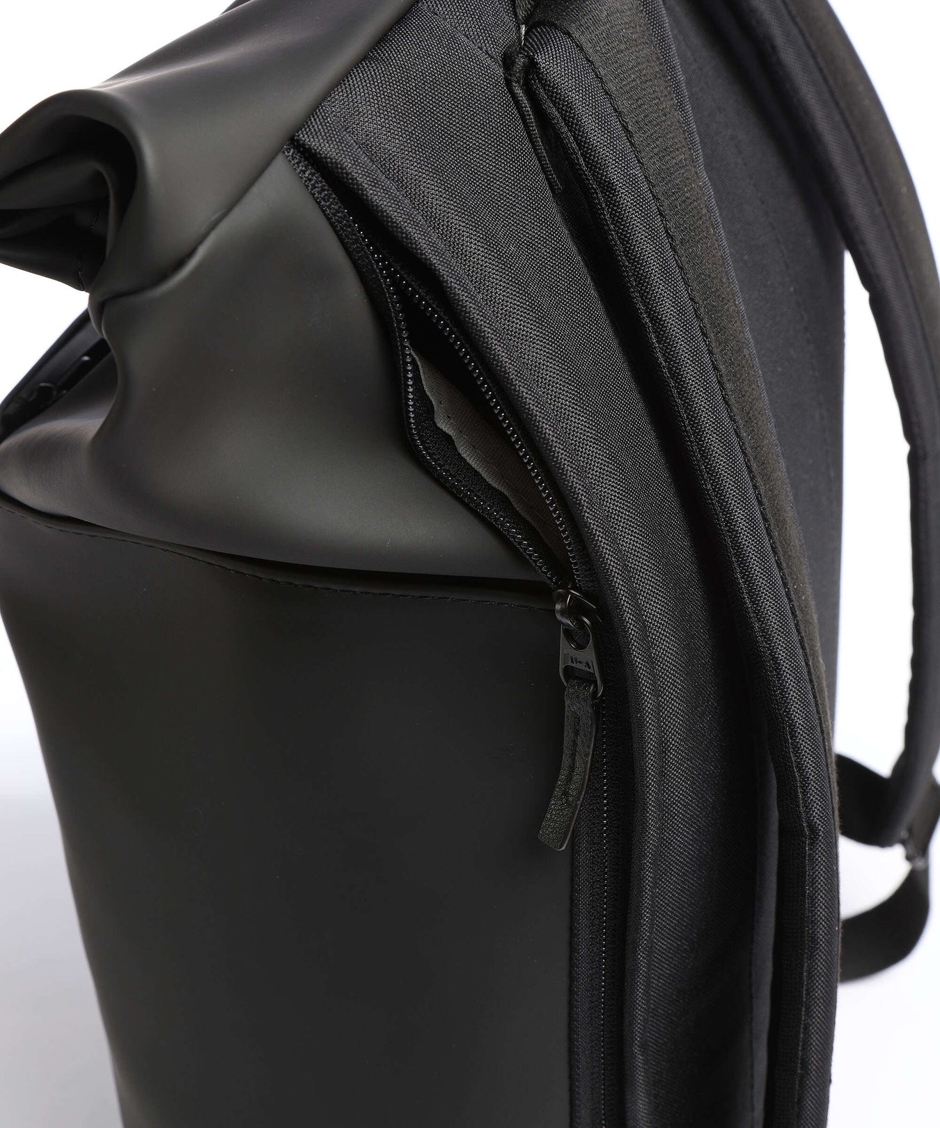 Ucon Acrobatics Lotus Hajo Large Rolltop backpack black