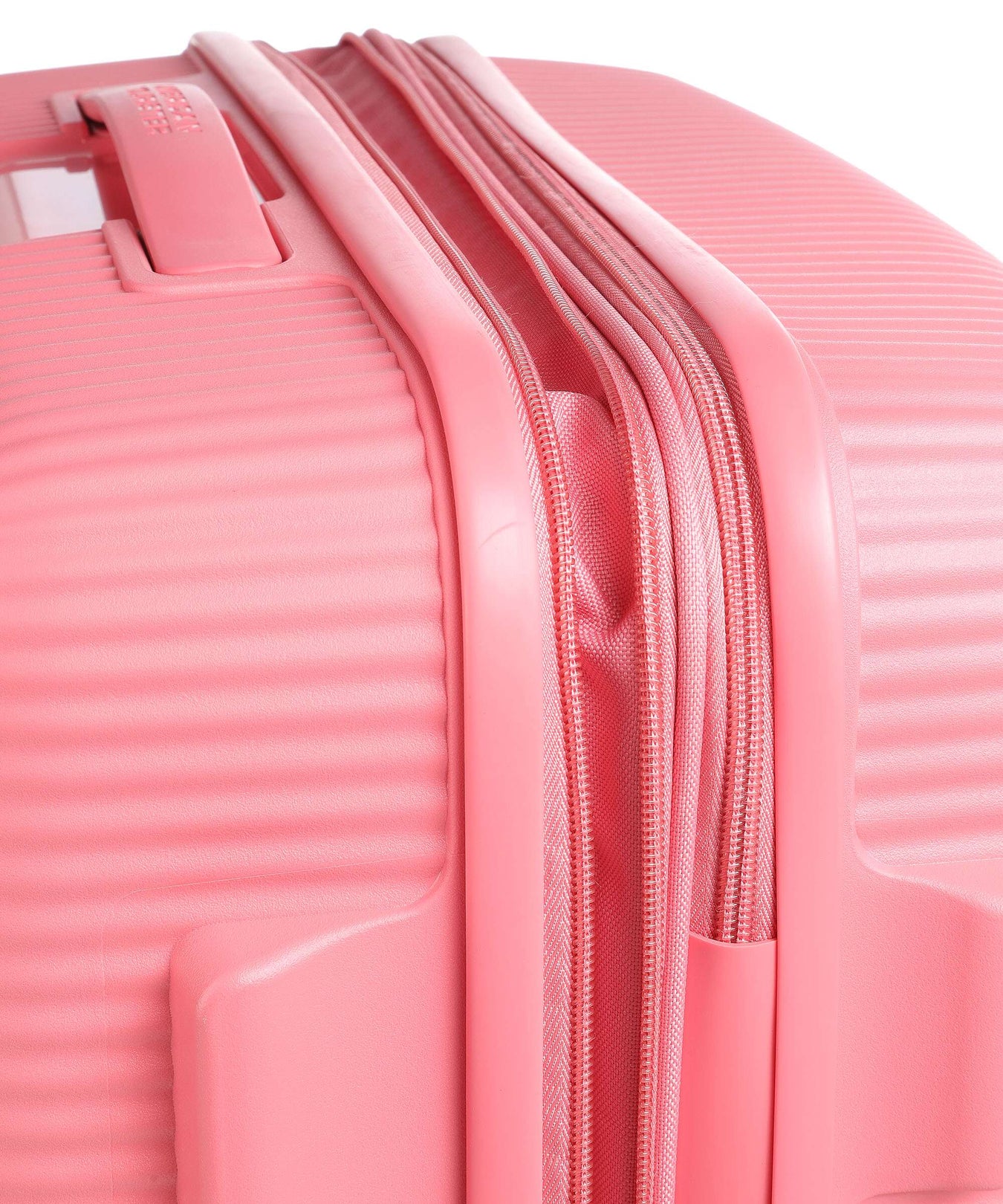 American Tourister Soundbox Spinner (4 wheels) sun kissed coral