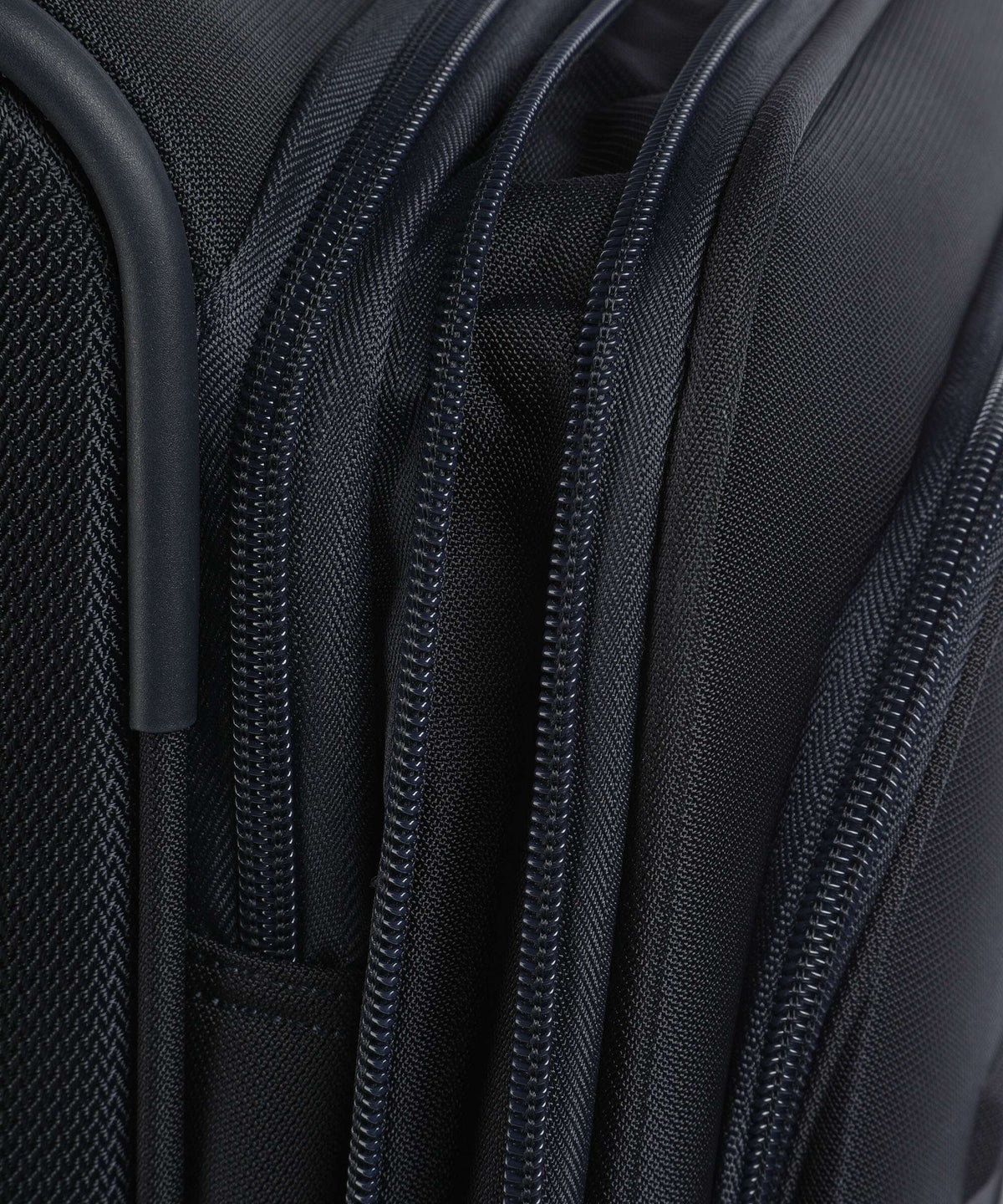 Samsonite B-Lite Icon Spinner (4 wheels) blue