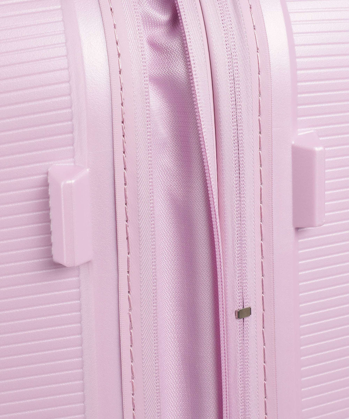 American Tourister Starvibe Spinner (4 wheels) metallic pastel lavender