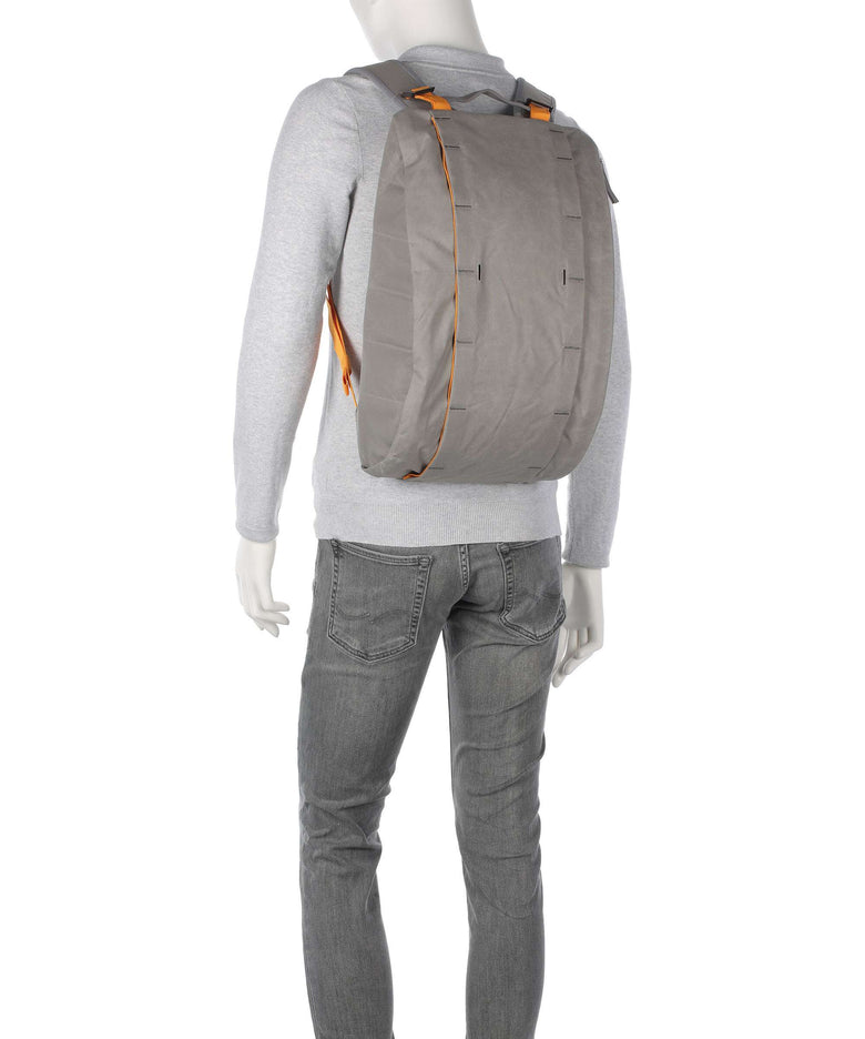 Db Hugger 15L Backpack sand grey