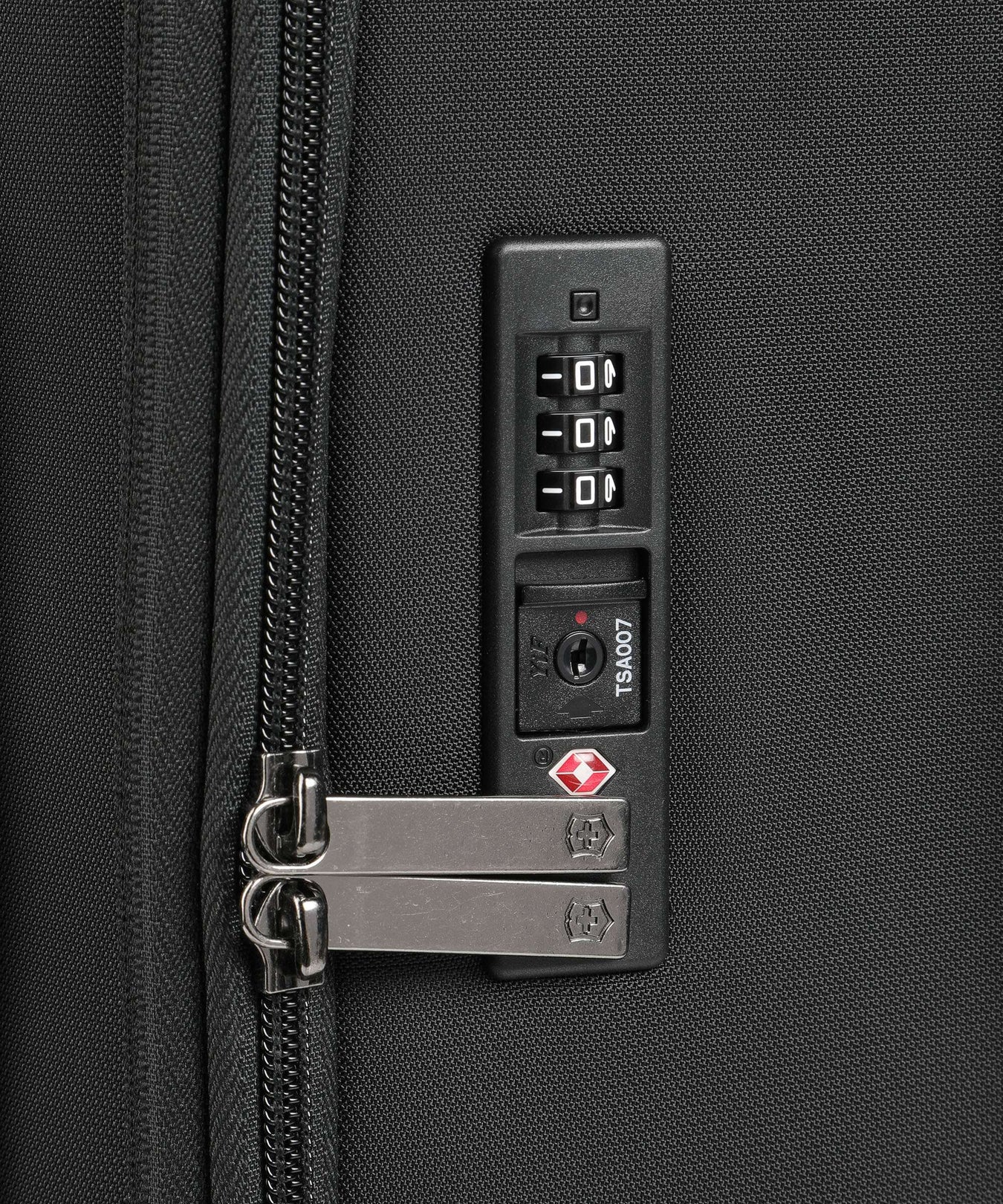 Victorinox Crosslight Large Spinner (4 wheels) black