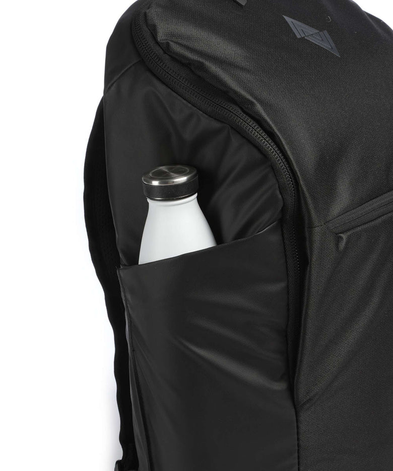 Nitro Nikuro Traveler 32 Travel backpack black out