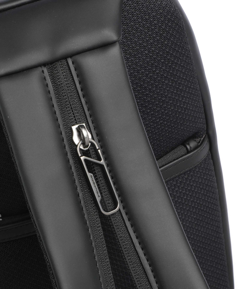 Piquadro Rover  4 Sling bag black