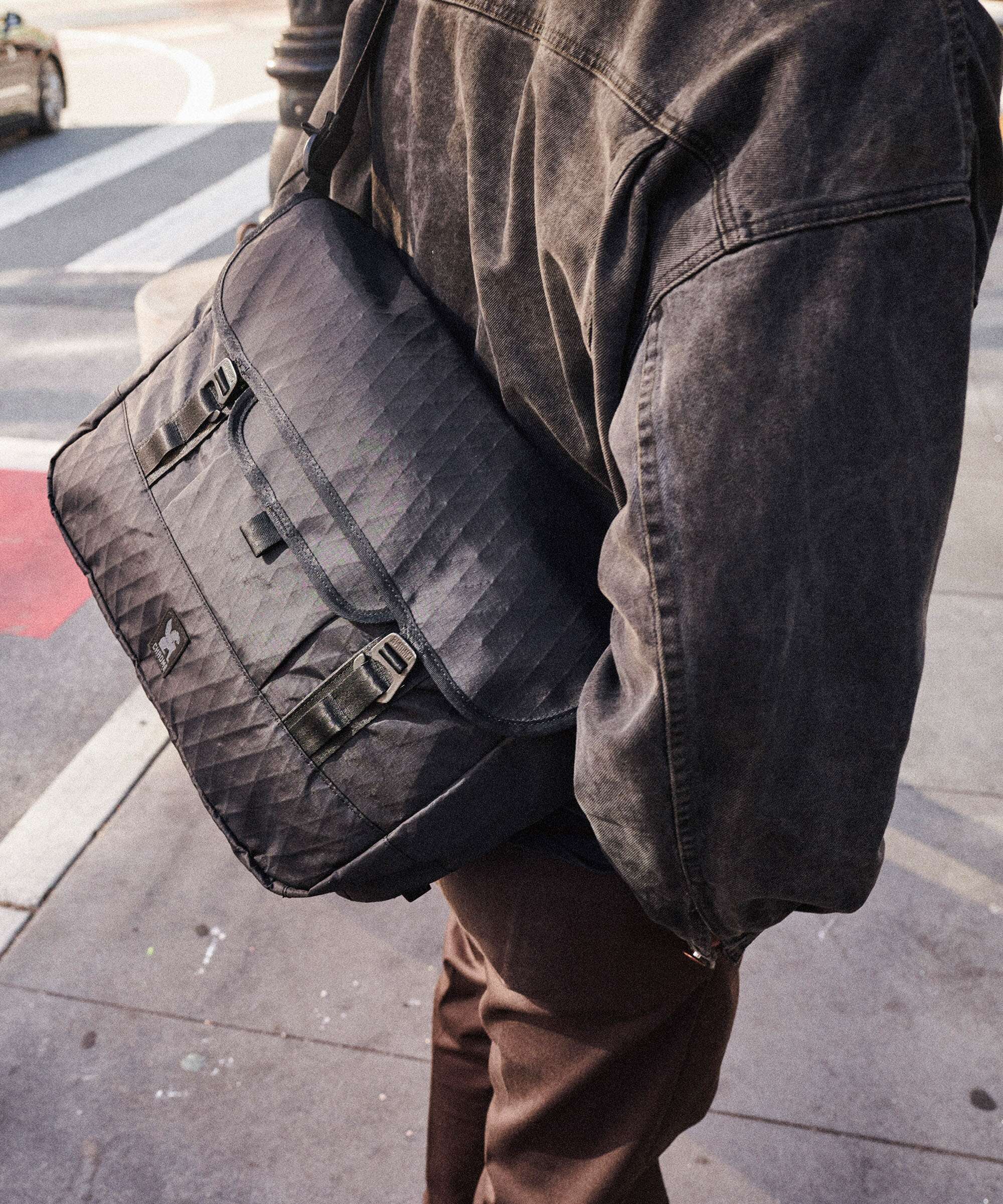 Chrome Midtown 20 Messenger bag black