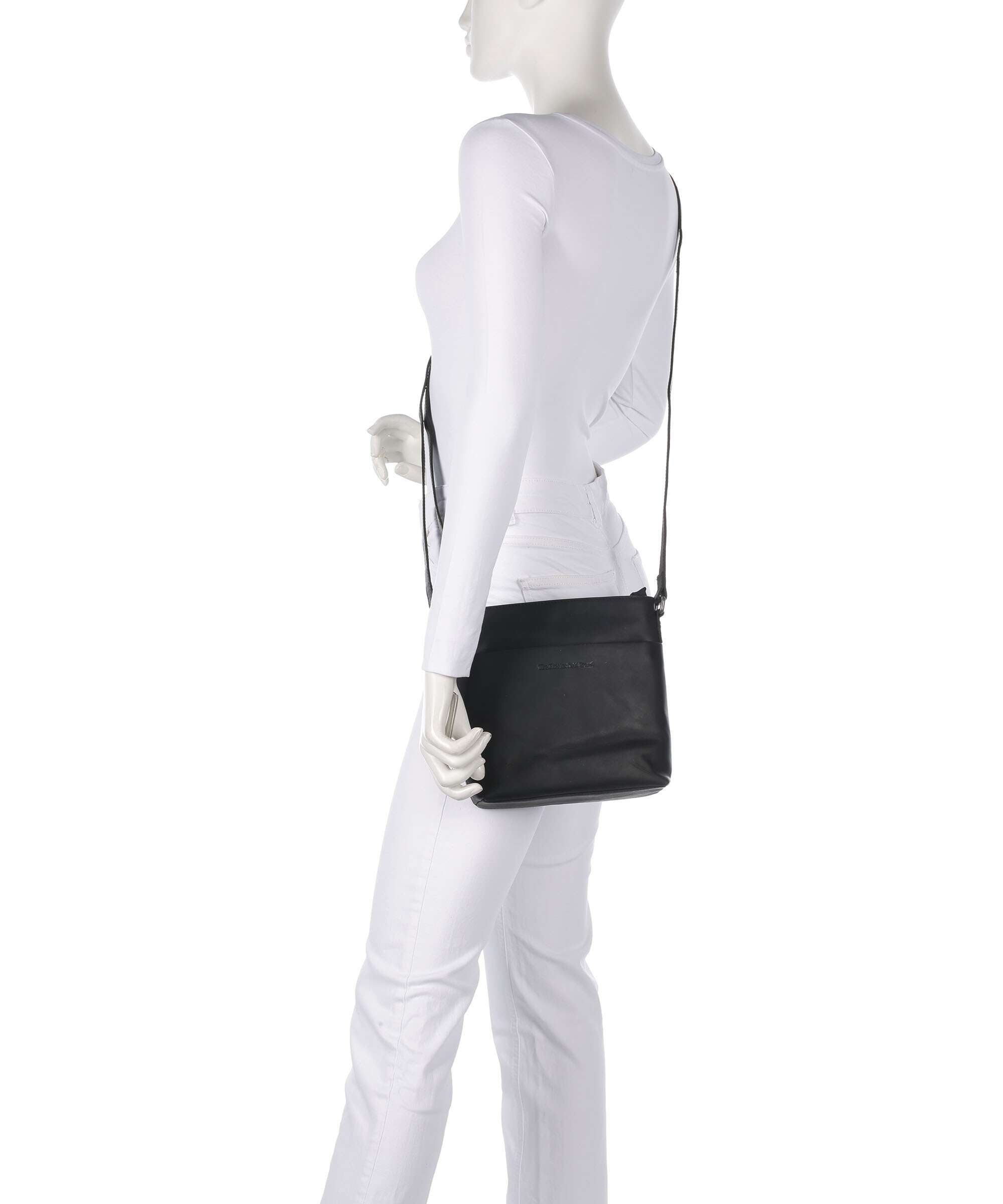 The Chesterfield Brand Wax Pull Up Cow Navene Crossbody bag black