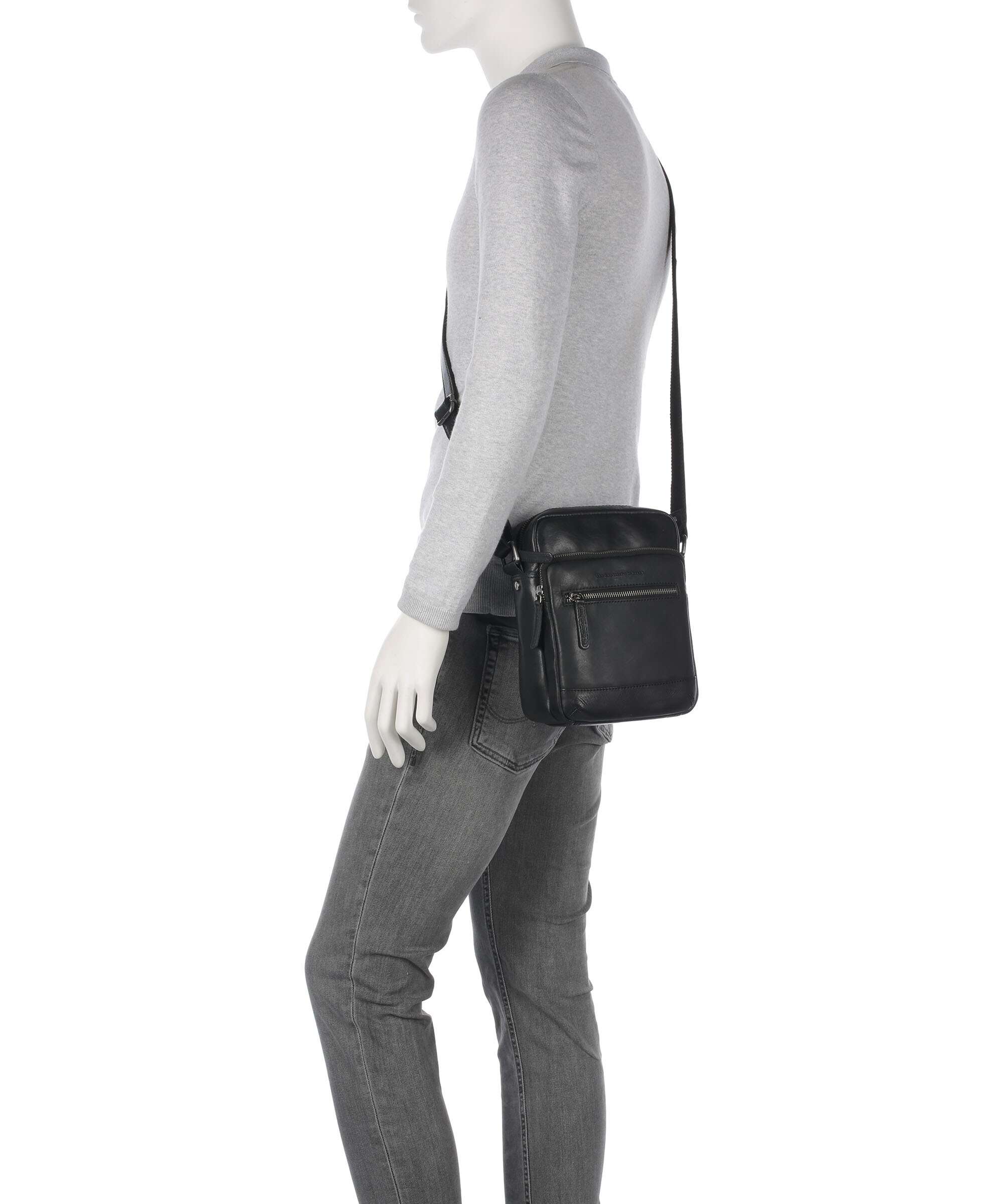 The Chesterfield Brand Novum Amantea Crossbody bag black