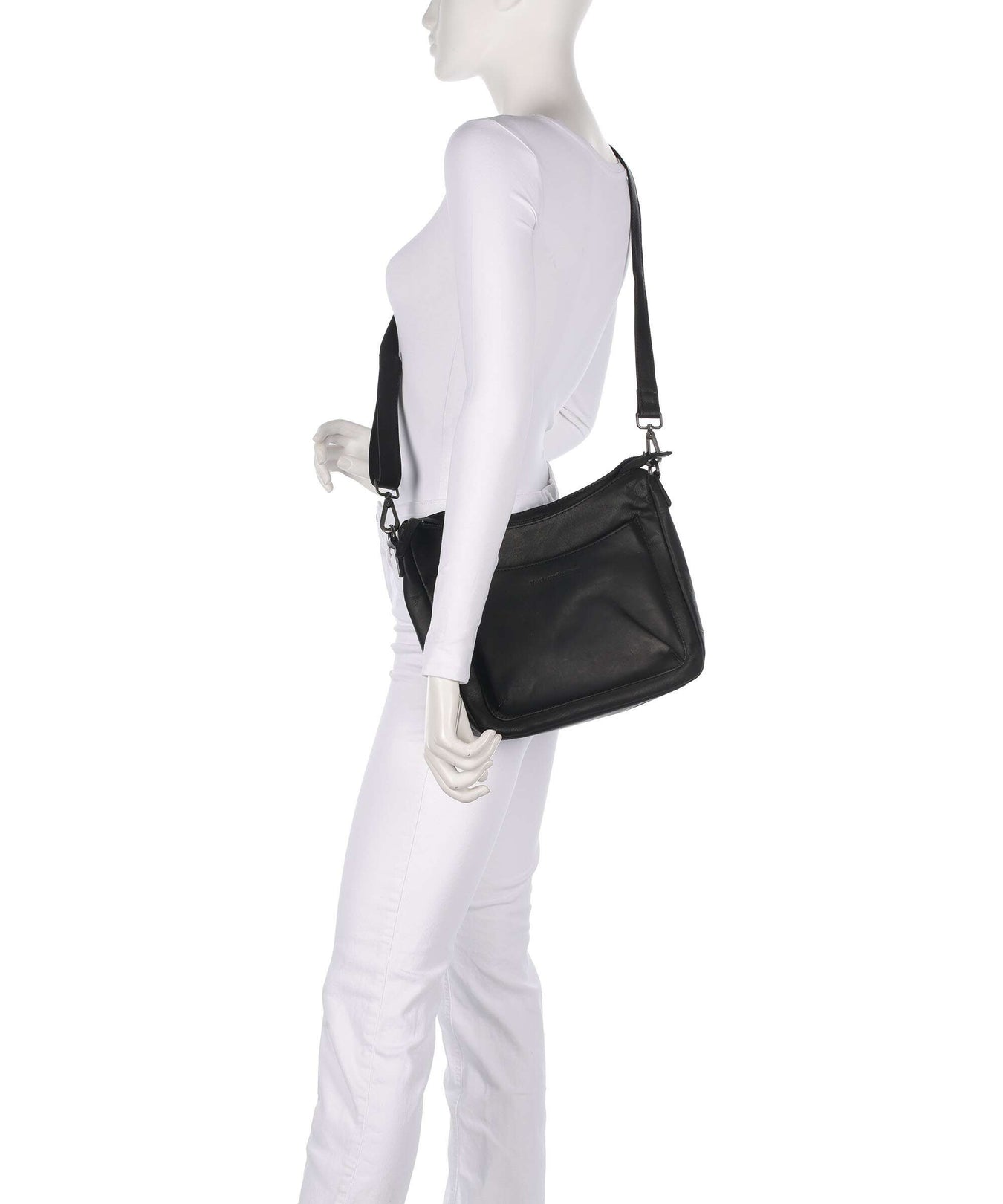 The Chesterfield Brand Wax Pull Up Cow Tivra Shoulder bag black