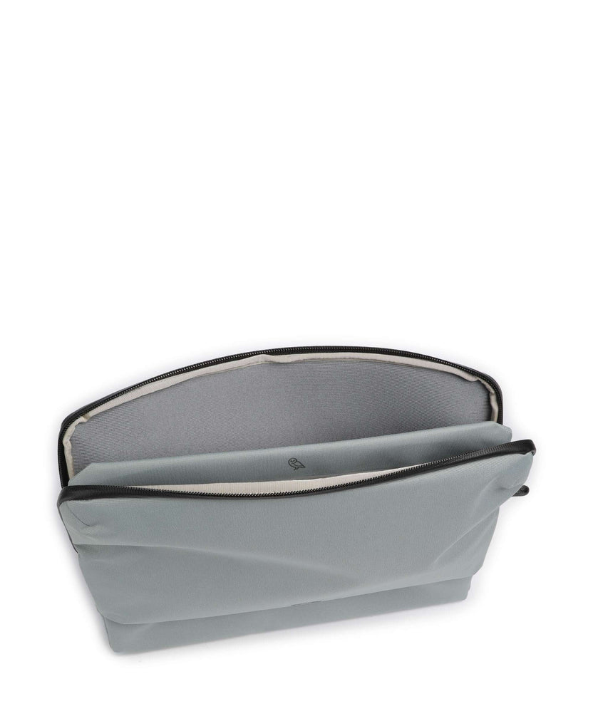 Bellroy Caddy Laptop case eucalyptus