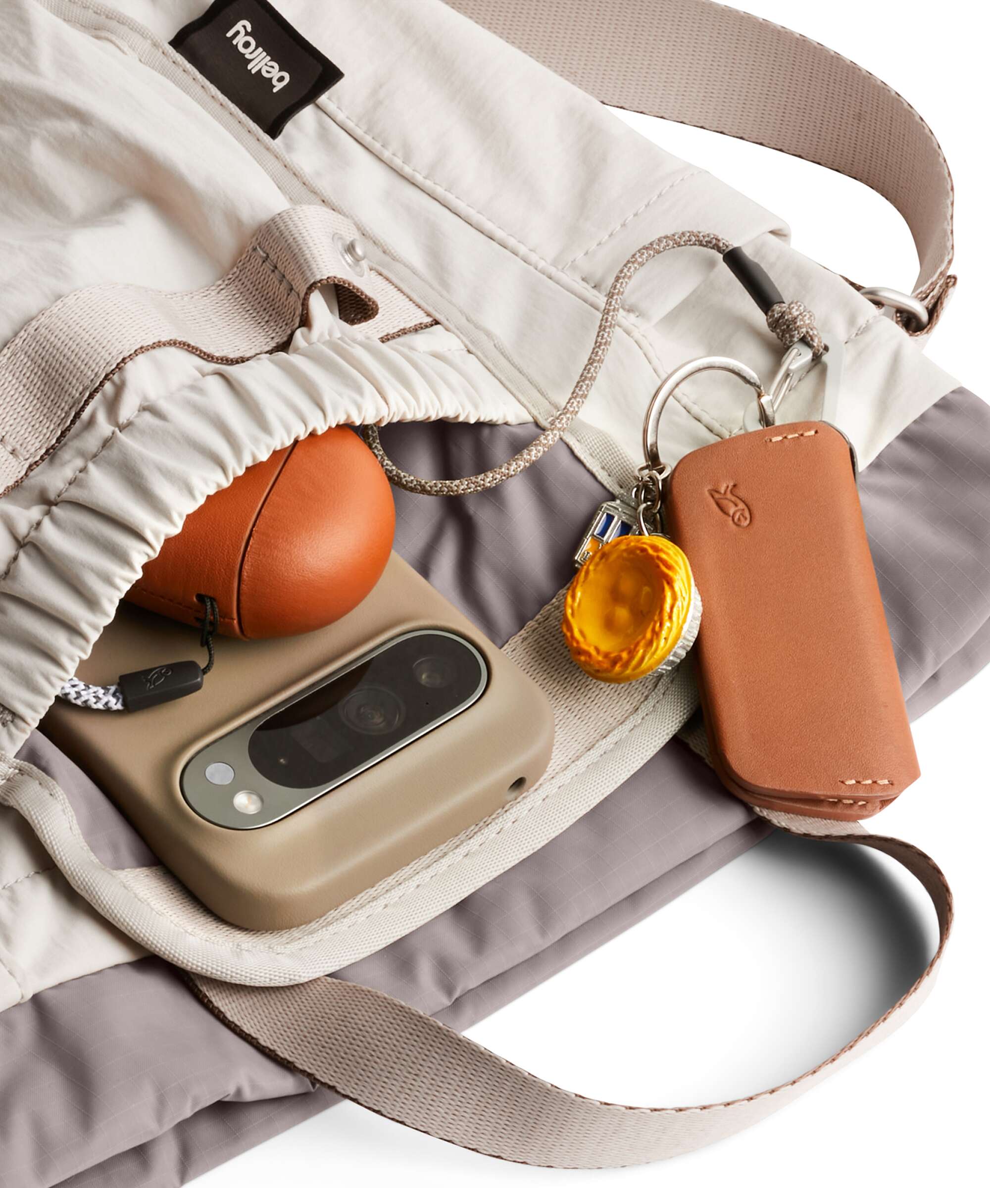 Bellroy Cinch 9L Bucket bag oat